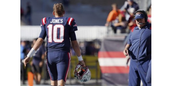 Patriotas de Nueva Inglaterra buscan cambiar al mariscal de campo novato Mac Jones